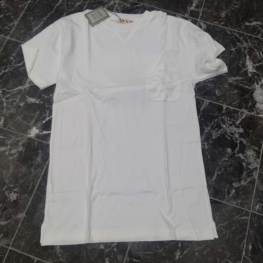 💜 3/$12 NWT Tabi white short sleeve tee with pocket